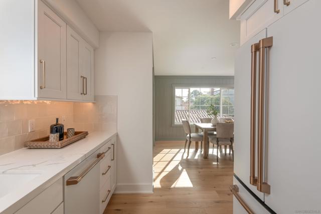 545 Orange Ave, Coronado CA: https://media.crmls.org/mediaz/6564efb5-5241-4ccb-b50b-d327cc5b7ab2.jpg