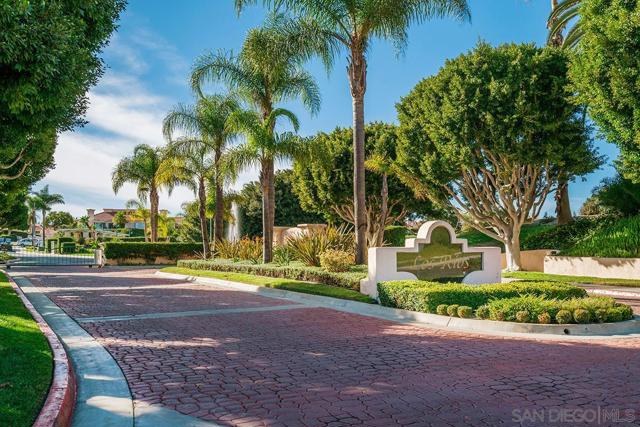 12071 Caminito Corriente, San Diego CA: https://media.crmls.org/mediaz/6564f33a-090c-4762-b009-bb2002df8285.jpg