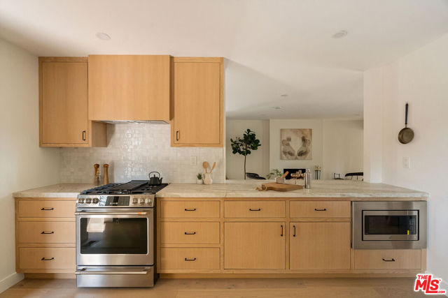 7248 W 88th Place, Los Angeles CA: https://media.crmls.org/mediaz/6565f20c-f57f-43f8-a6f6-5d36714d7b0e.jpg