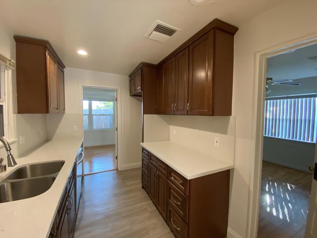 Detail Gallery Image 8 of 12 For 3256 Prospect Ave, Glendale,  CA 91214 - 2 Beds | 1 Baths