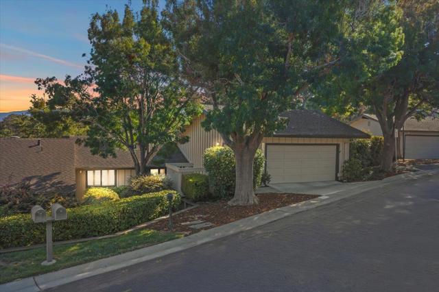 1360 Trinity Drive, Menlo Park CA: https://media.crmls.org/mediaz/65662e47-d90c-467d-85df-ea085fe0a663.jpg