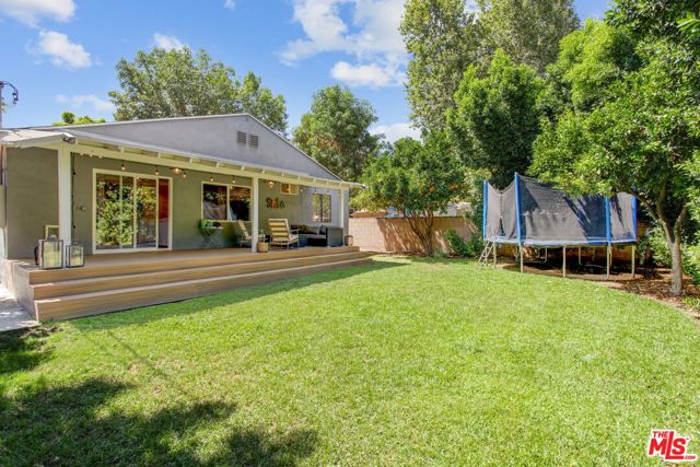 5732 Tobias Avenue photo 2