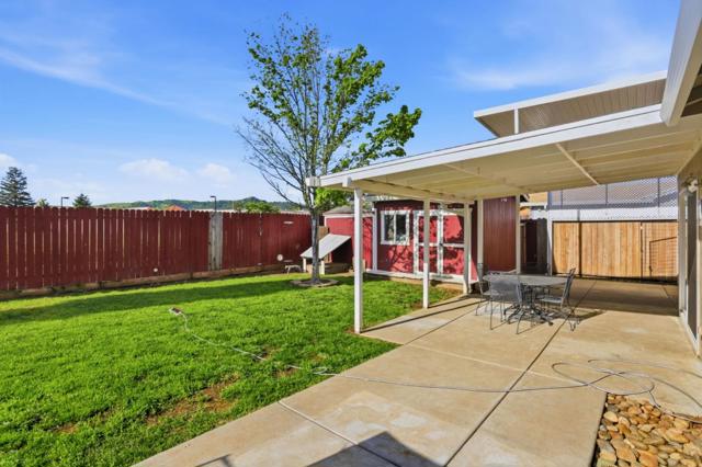 2048 Southwood Drive, Vacaville CA: https://media.crmls.org/mediaz/656643cd-67a1-4625-aac2-e614ebf6c884.jpg