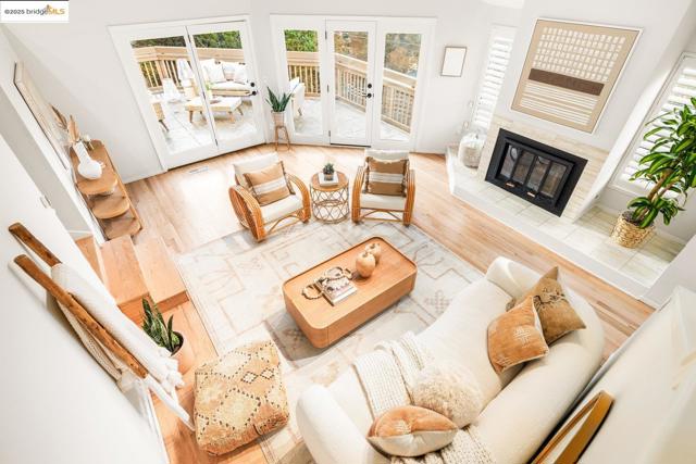 6566 Chelton Dr, Oakland CA: https://media.crmls.org/mediaz/6566d419-340d-42c8-bf94-37964a3af142.jpg