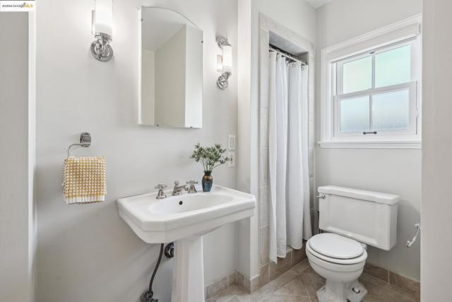 267 Columbia Ave, Kensington CA: https://media.crmls.org/mediaz/656716a3-add7-479f-80bc-41bb1ea8e7da.jpg