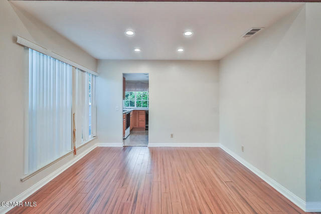 3487 E Barca Street, Camarillo CA: https://media.crmls.org/mediaz/65676b85-4df5-46ae-95dc-16fc7e2297c1.jpg