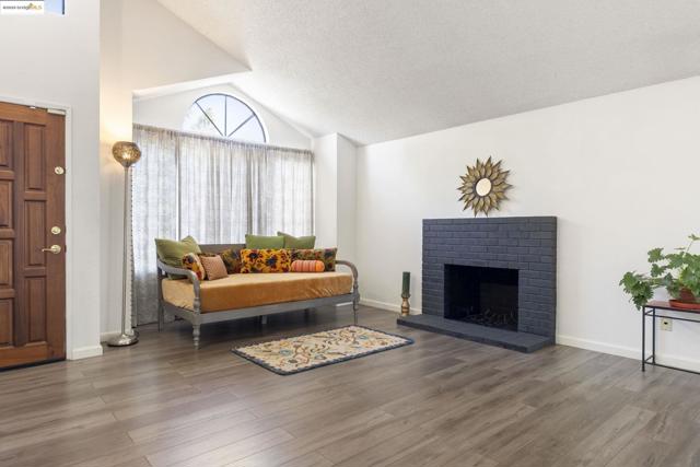 751 Pueblo Way, Vallejo CA: https://media.crmls.org/mediaz/6567d357-32e5-46d7-9796-cfb1fd82af78.jpg