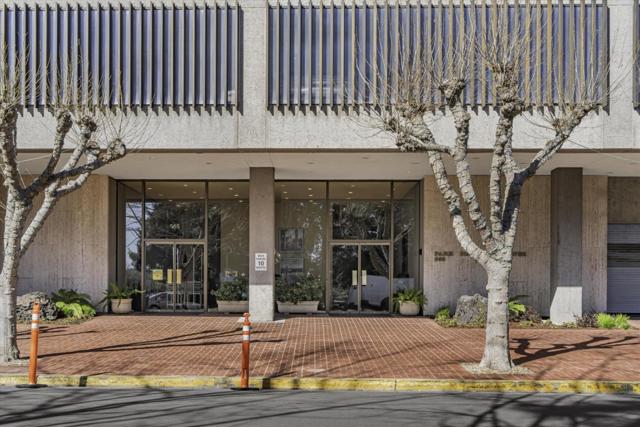 565 Bellevue Avenue, Oakland CA: https://media.crmls.org/mediaz/6567d812-5664-4b33-b025-a0601f937b55.jpg