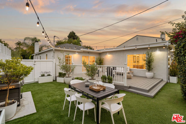 6481 W 77th Street, Los Angeles CA: https://media.crmls.org/mediaz/6568087d-139a-4837-902f-234302a6463b.jpg