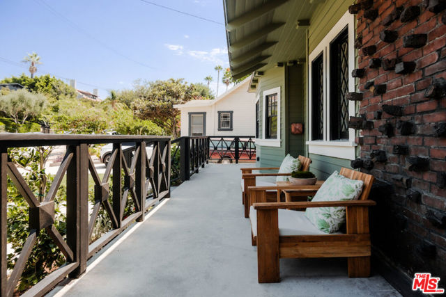 1432 Kellam Avenue, Los Angeles CA: https://media.crmls.org/mediaz/656832a8-b0d6-495d-bbba-6afbce32b05c.jpg