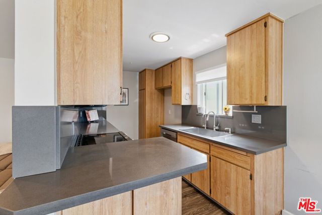 5400 Lindley Avenue, Encino CA: https://media.crmls.org/mediaz/65689abb-a621-4e5b-8672-b2ab01ef58a0.jpg