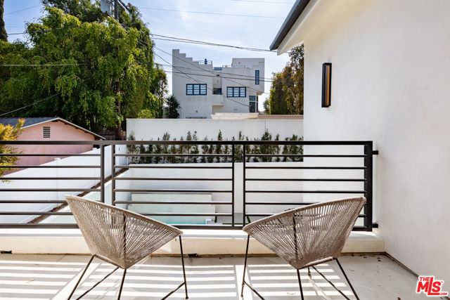 2565 Patricia Avenue, Los Angeles CA: https://media.crmls.org/mediaz/65689b2d-6c2e-4ff8-b0da-7408dd5db78e.jpg