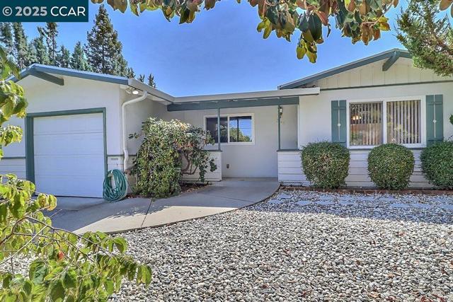2465 Buena Vista Ave, Walnut Creek CA: https://media.crmls.org/mediaz/6568ce89-c8b7-42cc-8831-62dfdf499780.jpg