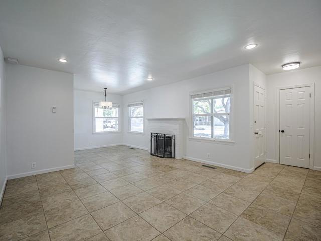 1233 Monroe Street, Salinas CA: https://media.crmls.org/mediaz/6568d06e-ea48-4742-be8b-635ceaa7058c.jpg
