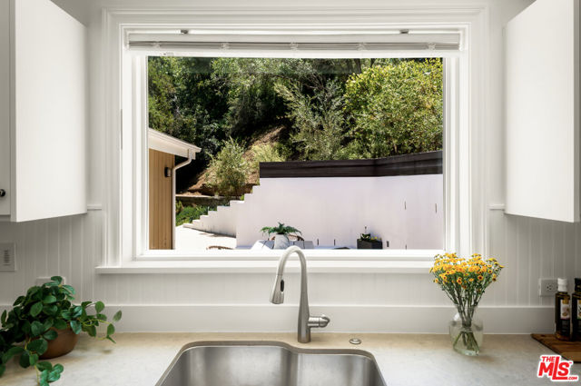 508 GLEN Trail, Topanga CA: https://media.crmls.org/mediaz/65691054-84e6-486f-b3a7-b85088525c73.jpg