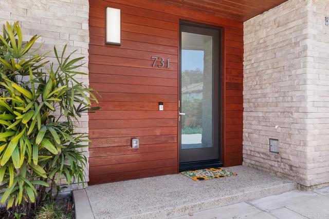 731 Valley Avenue, Solana Beach CA: https://media.crmls.org/mediaz/656a9cc2-7851-4c39-9f72-f3fc1415a7b7.jpg