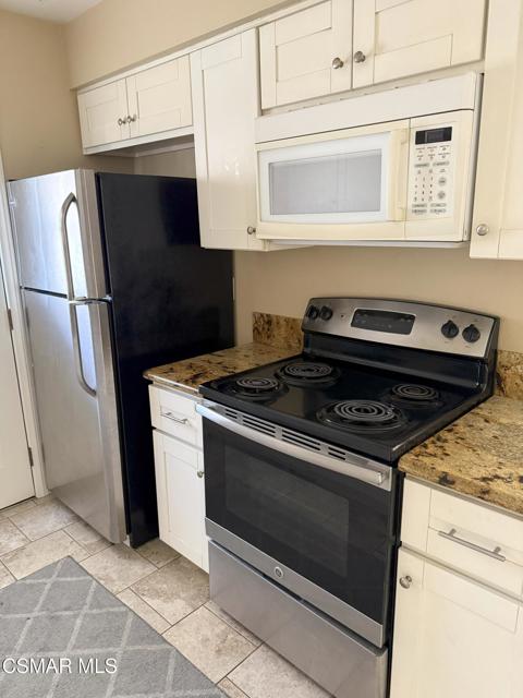 2014 Avenida Placida, Simi Valley CA: https://media.crmls.org/mediaz/656aa509-07ec-4ba0-8dfd-b42d6f106d46.jpg