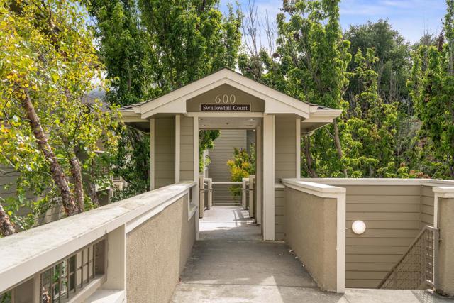 613 Swallowtail Court, Brisbane CA: https://media.crmls.org/mediaz/656b2f9b-097e-4012-b6e4-554d0ed143ac.jpg