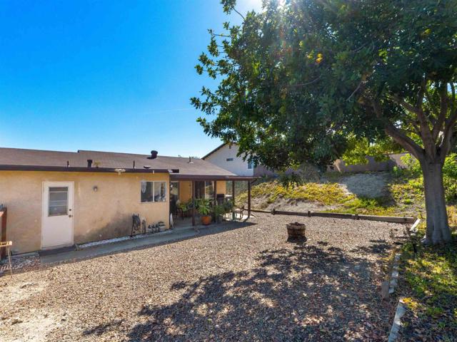4734 Rim Rock Road, Oceanside CA: https://media.crmls.org/mediaz/656b672c-6dd9-491c-9598-5d99aff39b14.jpg