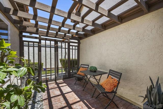 17676 Corte Sobrado, San Diego CA: https://media.crmls.org/mediaz/656c1b94-55fc-4c45-9426-abdc71d61b63.jpg