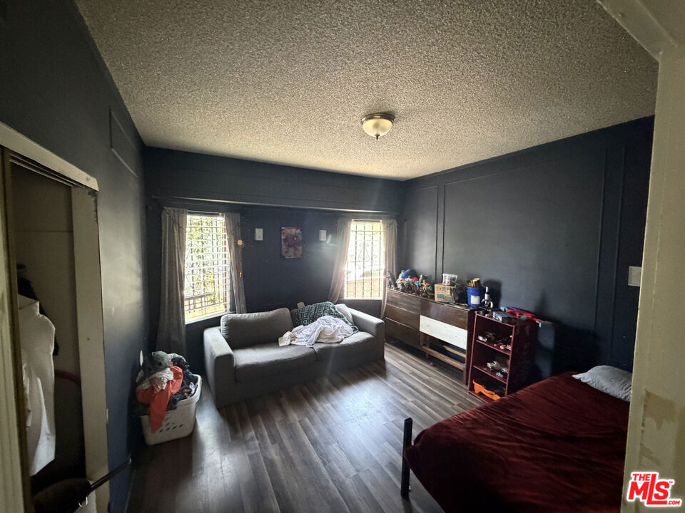 https://media.crmls.org/mediaz/656d6346-0972-45a3-b04d-2c607440dce1.jpg?preset=X-Large