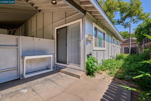 4913 Douvan Ct, Carmichael CA: https://media.crmls.org/mediaz/656d741b-6f0d-48b0-82ca-aef2a24dcf51.jpg