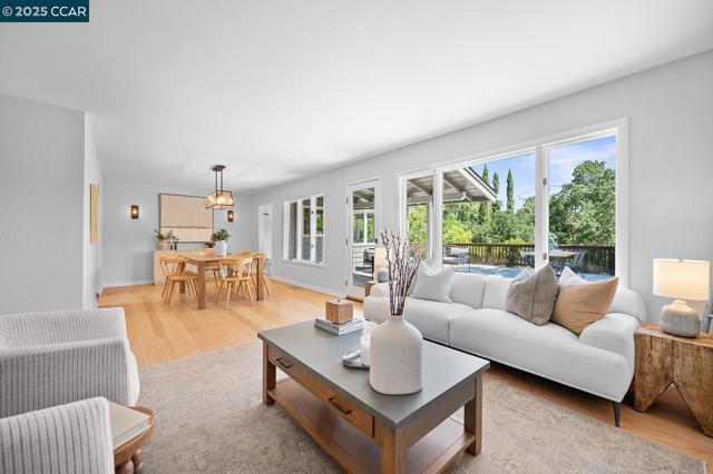 196 Miramonte Rd, Walnut Creek CA: https://media.crmls.org/mediaz/656da7f7-5fb7-499e-ba0e-b9f51bc86185.jpg