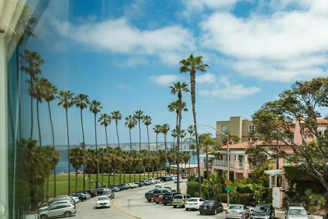 8040 Girard Ave, La Jolla CA: https://media.crmls.org/mediaz/656ddae0-d42a-4ba2-aaa2-ba67be375578.jpg
