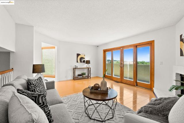 300 Locust Dr, Vallejo CA: https://media.crmls.org/mediaz/656ddc1d-3449-41a0-9fa7-064ed043fbcd.jpg