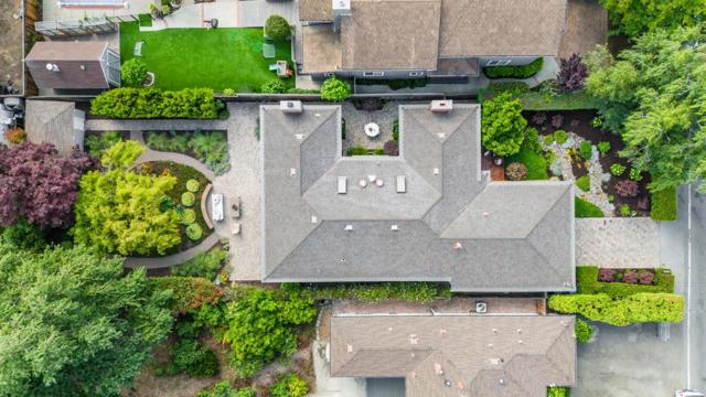 263 W Oakwood Boulevard, Redwood City CA: https://media.crmls.org/mediaz/656e34ef-1cb6-491b-b98b-053bb4213944.jpg