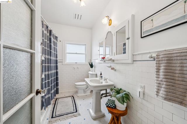 Image 16 of 39 For 534 Mira Vista Ave