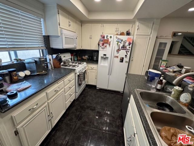13609 Valerio Street, Van Nuys CA: https://media.crmls.org/mediaz/656ec09c-39ed-4698-8751-56f7eafec5d5.jpg