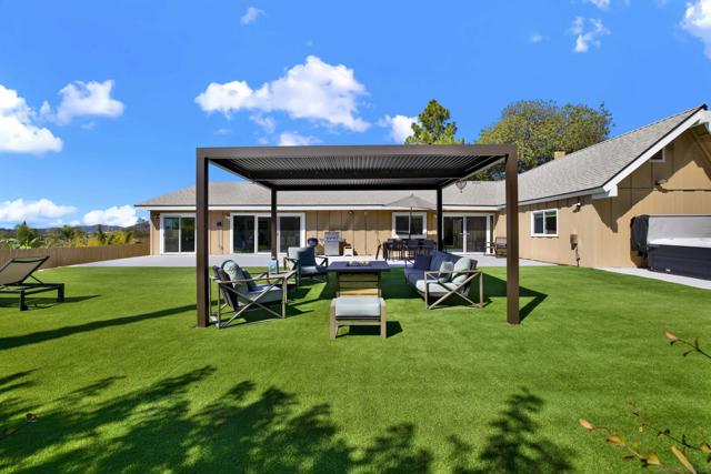 17351 Saint Andrews Dr, Poway CA: https://media.crmls.org/mediaz/656fd1e3-0136-4f45-a324-a4c42b393ba7.jpg