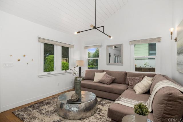 1400 Angelus Avenue, Los Angeles CA: https://media.crmls.org/mediaz/657020a8-51e3-496c-a266-a2257125fc8a.jpg