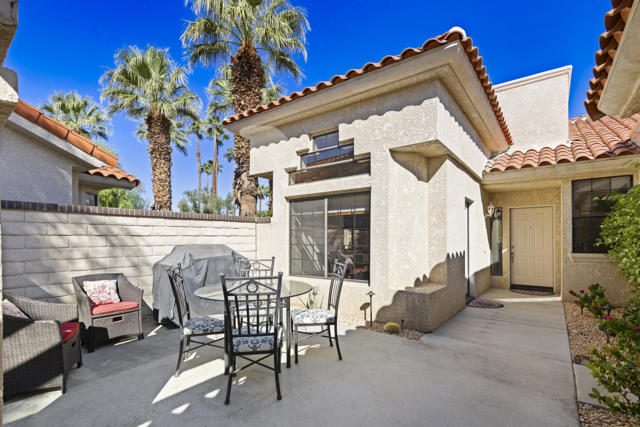 110 Celano Circle, Palm Desert CA: https://media.crmls.org/mediaz/6570770a-4600-4c46-ba67-e4141993b901.jpg
