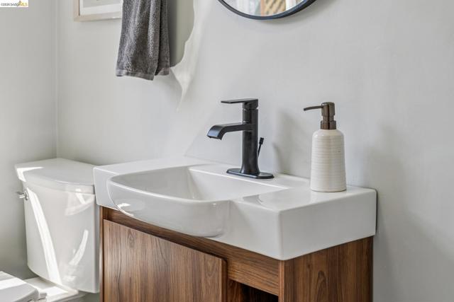 21 Portsmouth Road, Piedmont CA: https://media.crmls.org/mediaz/6570b729-4775-4779-8c8f-8fc13e9b3ebc.jpg