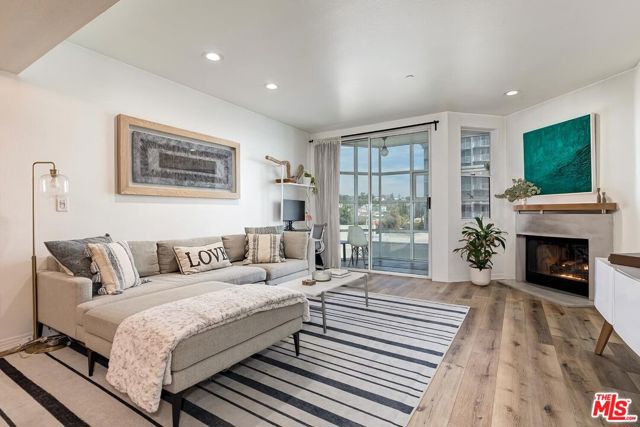 171 N Church Lane, Los Angeles CA: https://media.crmls.org/mediaz/6570fb00-89a1-4f6e-bc17-02da549c0c52.jpg