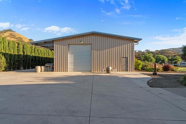 6840 Southside Road, Hollister CA: https://media.crmls.org/mediaz/657119f0-3367-4559-8f42-a368d41e9861.jpg