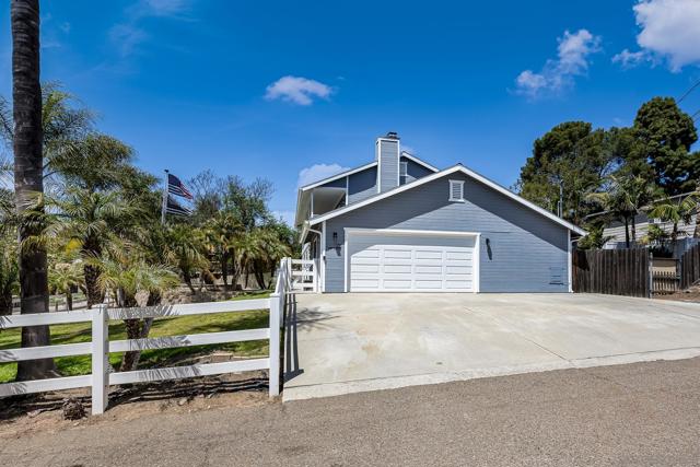 235 Loma Vista Pl, El Cajon CA: https://media.crmls.org/mediaz/657150a4-1534-436a-a5c4-acd481ca0333.jpg