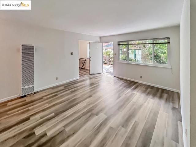 2741 Dwight Way, Berkeley CA: https://media.crmls.org/mediaz/657179a3-ed3e-486e-9751-d22696a51845.jpg