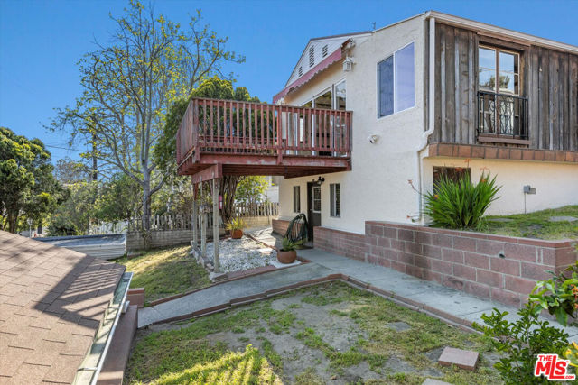 711 Pier Avenue, Santa Monica CA: https://media.crmls.org/mediaz/6571efe2-8fce-4e17-84e6-de33ccd5187d.jpg