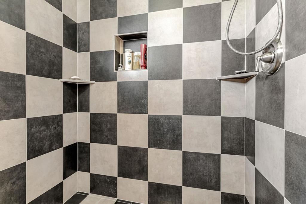 https://media.crmls.org/mediaz/65729ae0-6e14-4ff9-a30a-587d352ccfe1.jpg?preset=X-Large