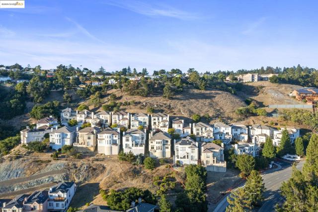 661 Via Rialto, Oakland CA: https://media.crmls.org/mediaz/6572c4cd-dd5a-4131-bca3-bb214f3e33f5.jpg