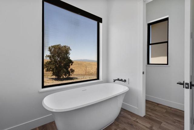 3000 Coppa Court, Hollister CA: https://media.crmls.org/mediaz/6572cbee-1b90-4dd0-a2b8-c60075dd1cbc.jpg