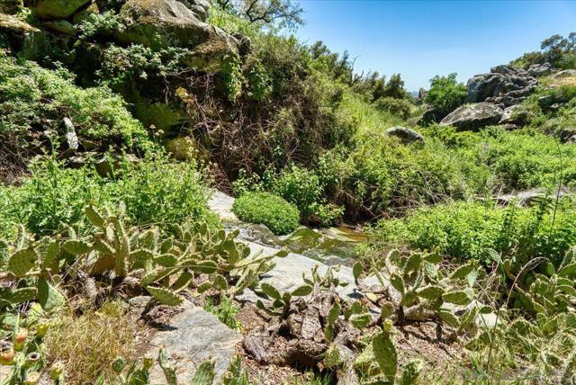 24903 Oakana Rd, Ramona CA: https://media.crmls.org/mediaz/6572d2a5-0531-494c-9b73-97cf7e7e791b.jpg