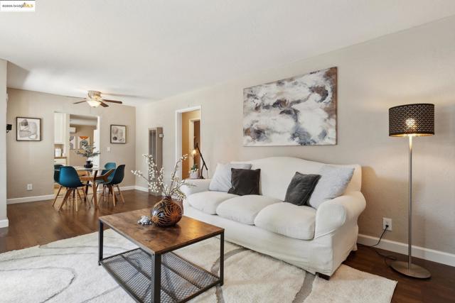 2670 Crescent Dr, Concord CA: https://media.crmls.org/mediaz/6572f50f-2240-4e92-afd6-5b7cc39a7d4a.jpg