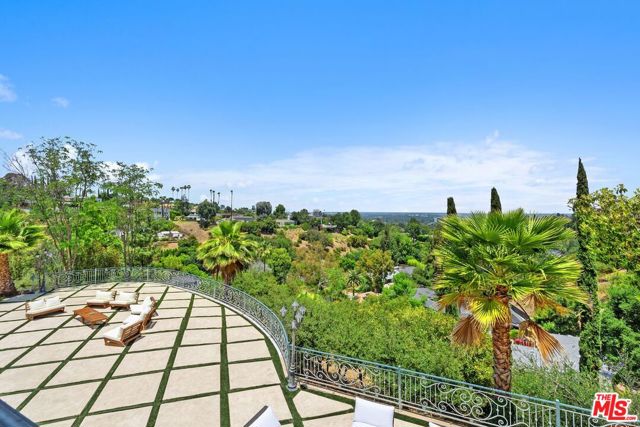 16980 Escalon Drive, Encino CA: https://media.crmls.org/mediaz/65735f02-6adb-4735-8862-8a9c72e118ad.jpg