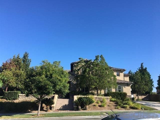 1833 Corte Galeana, Chula Vista CA: https://media.crmls.org/mediaz/657361a6-2045-4162-860a-a0ea4d0a042f.jpg