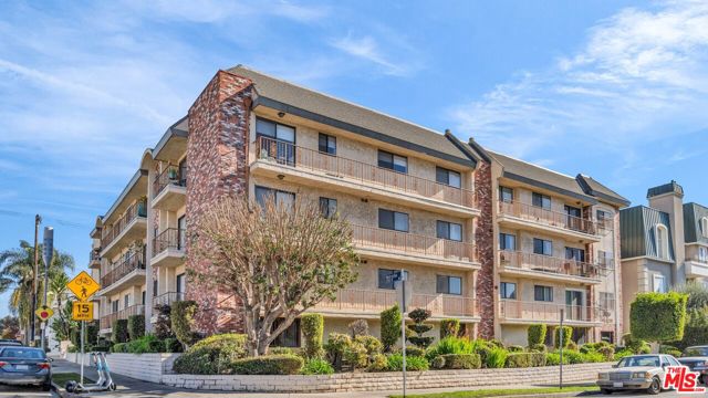 1800 Colby Avenue, Los Angeles CA: https://media.crmls.org/mediaz/6573db50-ac74-465d-92e4-4c2d0c0e5435.jpg