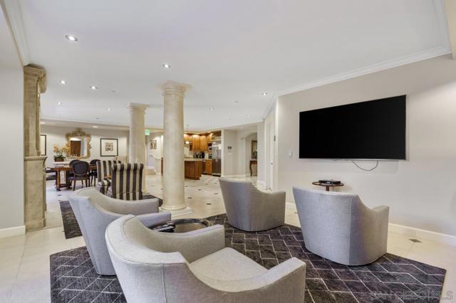 1040 Genter St, La Jolla CA: https://media.crmls.org/mediaz/6574889a-3a69-41c3-8fa7-d11d65df87a4.jpg